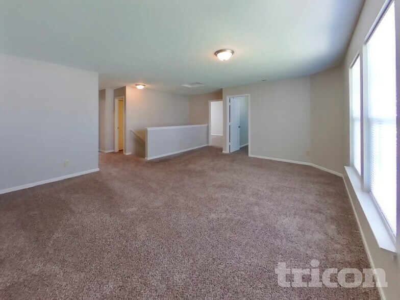 Building Photo - 712 Holly Rose Way