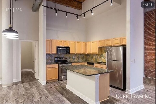 Building Photo - 609 Central-1102