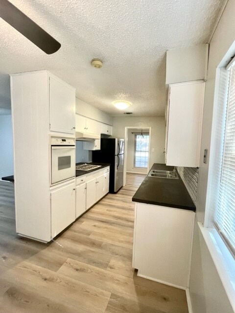 Building Photo - Saucer