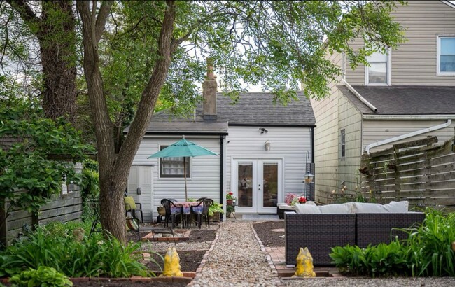 Building Photo - Charming Highlands Cottage with Spacious B...