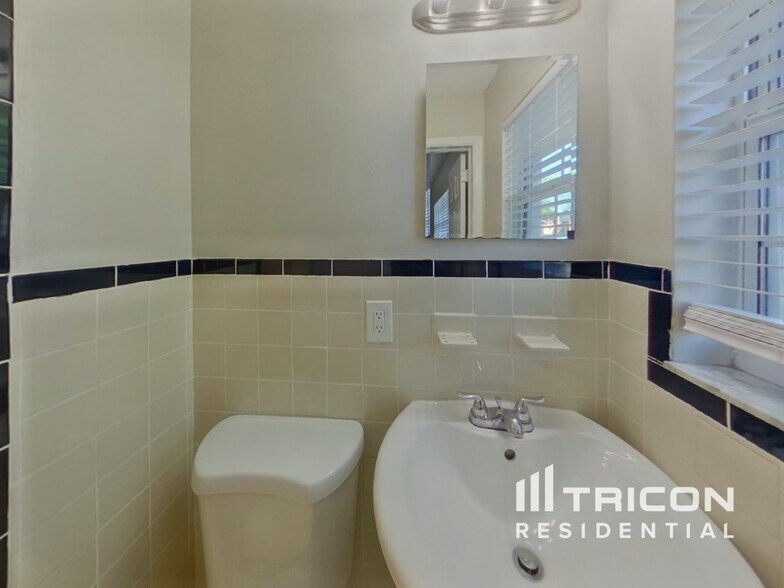 Building Photo - 2761 59th Ave N