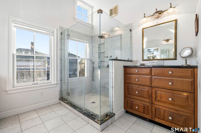 Building Photo - 5 Middle Beach Rd