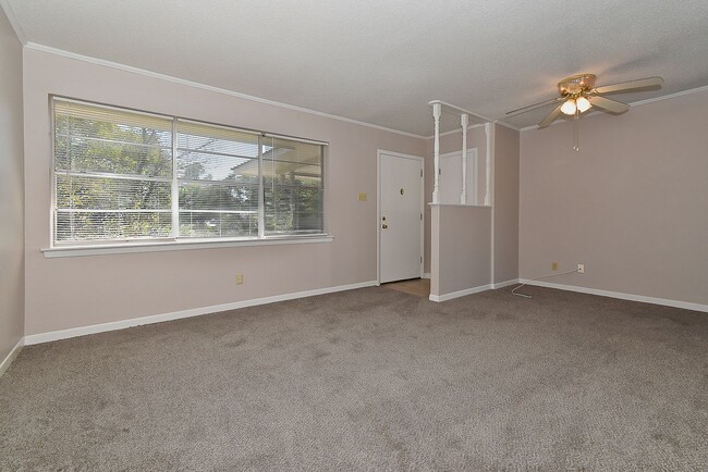 Building Photo - 1208 Yellowstone St