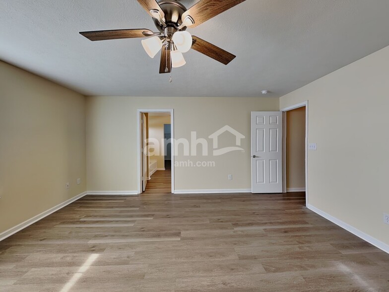Building Photo - 7674 Pipestone Dr