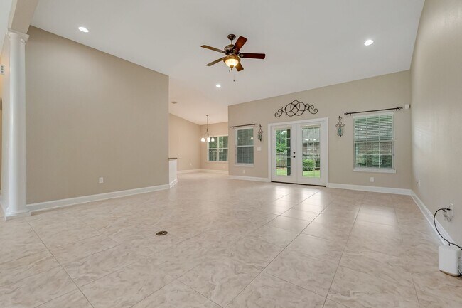 Building Photo - Gorgeous Southern Living Home in Coveted S...