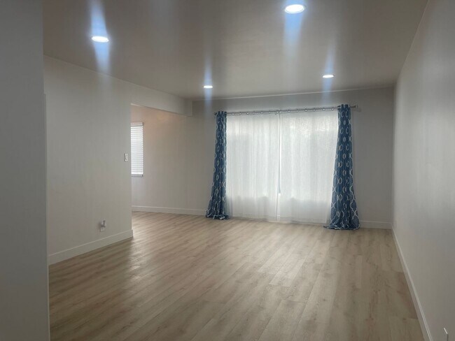 Building Photo - 1250 E Ocean Blvd