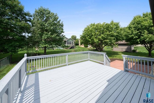 Building Photo - Charming Multi-Level Home! Large Backyard,...