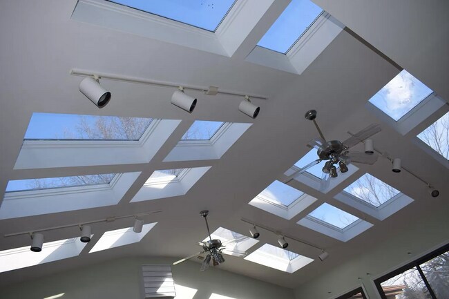 Building Photo - 8 Stratford Cir