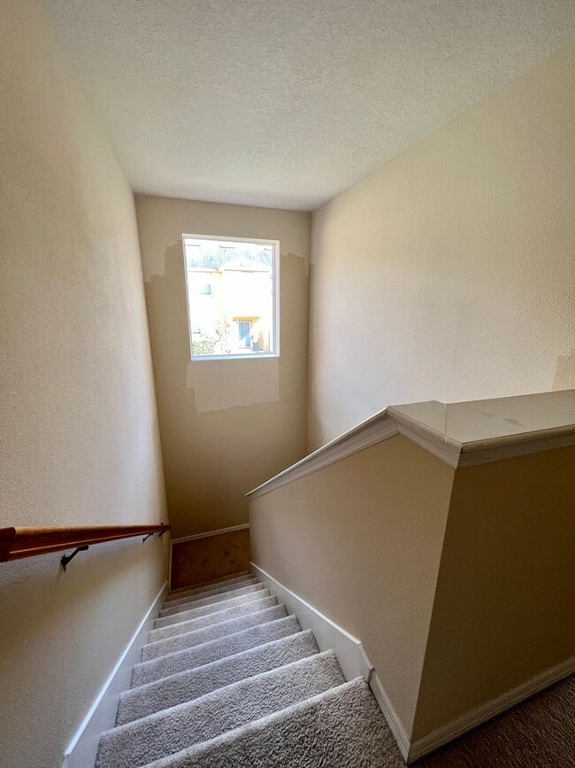 Building Photo - Townhome For Rent