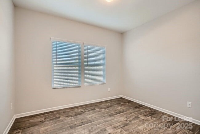 Building Photo - 170 Fairfield Dr