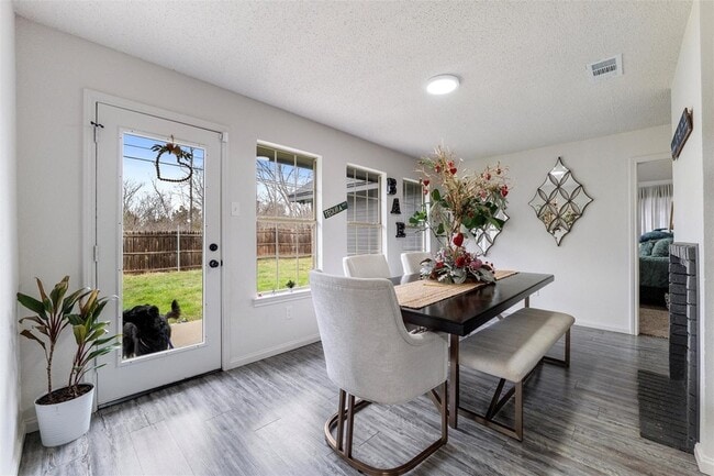 Building Photo - 916 Clover Hill Ln