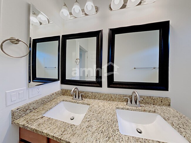 Building Photo - 16815 W Portland St