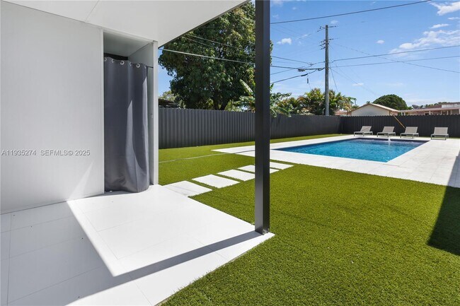 Building Photo - 4165 W 5th Ln