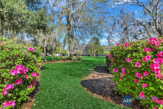 Building Photo - Bright, Freshly Updated 2BR/2BA Condo at T...