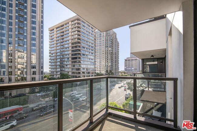 Building Photo - 10777 Wilshire Blvd