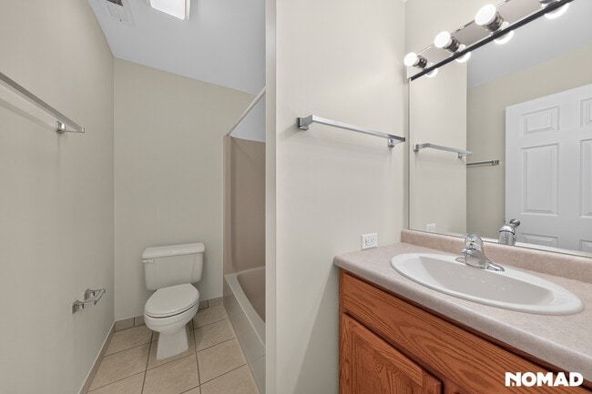 Building Photo - 1420 Stonebridge Cir