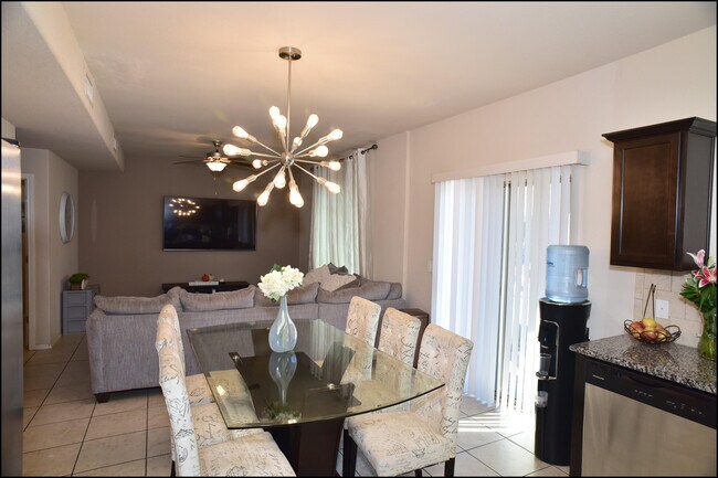 Building Photo - 6246 Viale Del Sol Ave