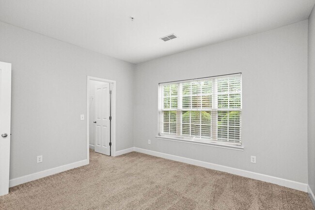 Building Photo - 8441 Callabee Way