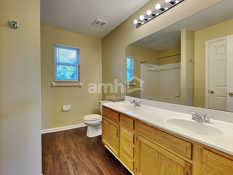 Building Photo - 15 Churchill Manor Ct