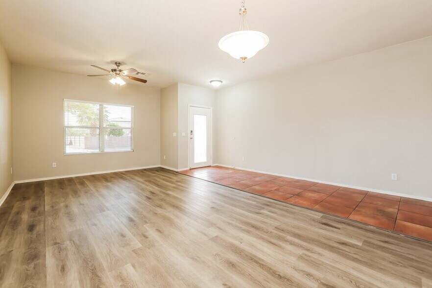 Building Photo - 10833 S Camino San Clemente