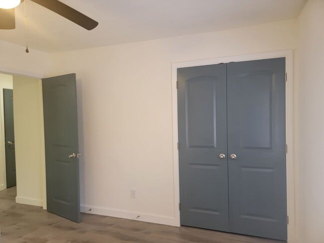 Building Photo - Rent a Community..Prime Location