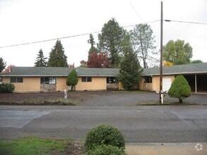 Building Photo - Nice 2 Bedroom 1 Bath Apartment in Sheridan