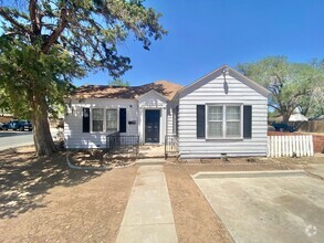 Building Photo - Available Now - 2 bed 1 bath near Texas Te...