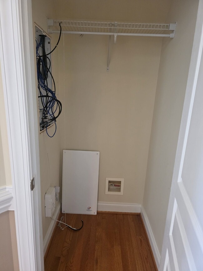 Building Photo - Spacious 4-Bedroom Home for Rent in Kings ...