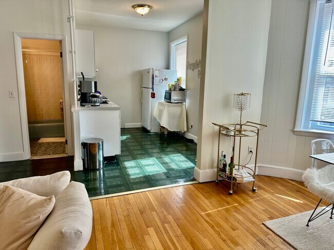 Building Photo - 199 Winthrop Rd