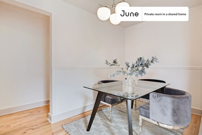 Building Photo - Private bedroom in 4 bed/1 bath Home
