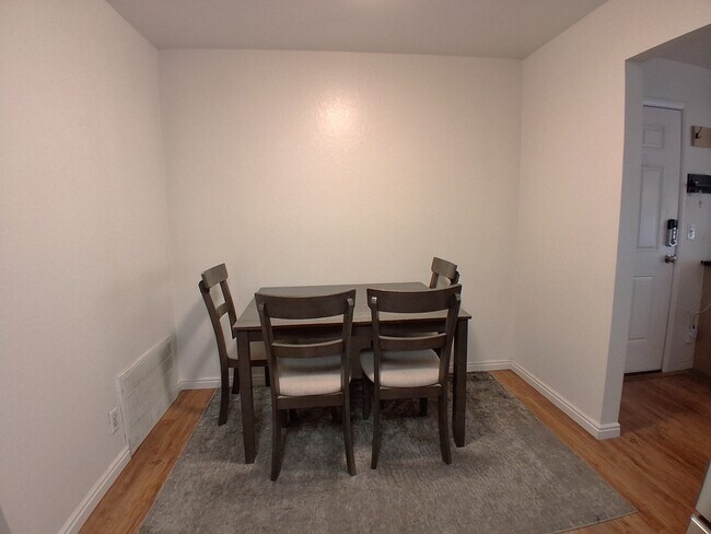 Building Photo - 761 E 820 N