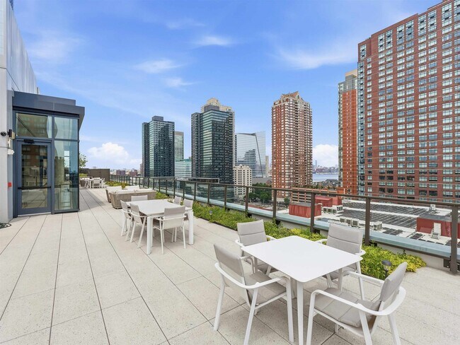 Building Photo - 144 1st St