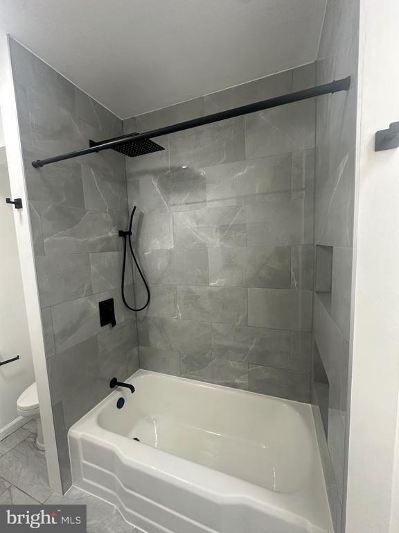 Building Photo - 1109 W James St