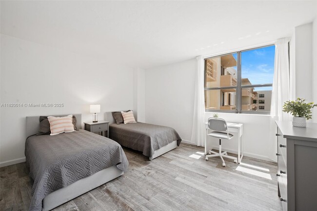 Building Photo - 10185 Collins Ave