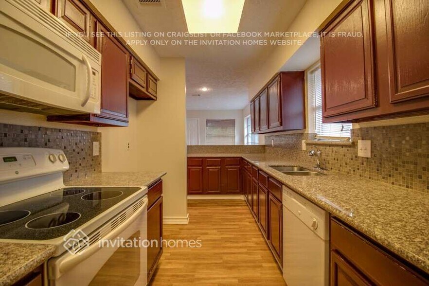 Building Photo - 15911 Timber Valley Dr