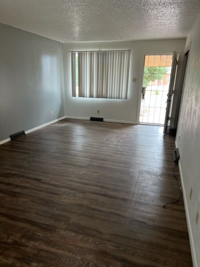 Building Photo - ALL PROSPECTIVE TENANTS MUST SUBMIT A $58 NON-REFUNDABLE APPLICATION FEE PER APPLICANT ONLINE AND...