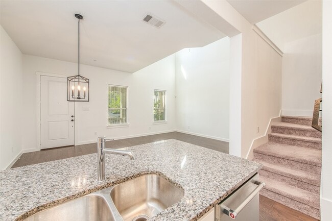 Building Photo - 6520 Northern Dancer Dr