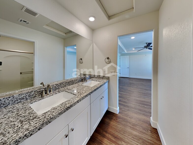 Building Photo - 8186 Inhibition Ct