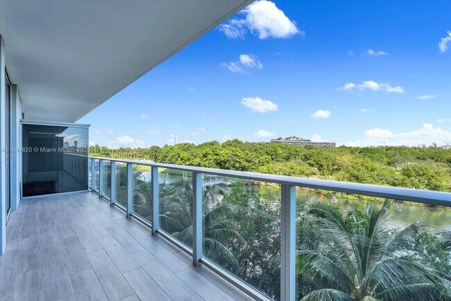 Building Photo - 16385 Biscayne Blvd
