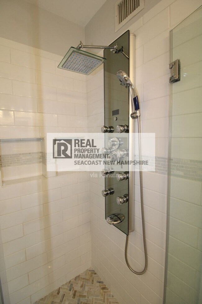 Building Photo - 586 Central Ave