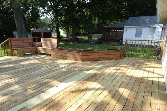 Building Photo - 3 Bedroom 1 Bath Rancher Rental in North H...