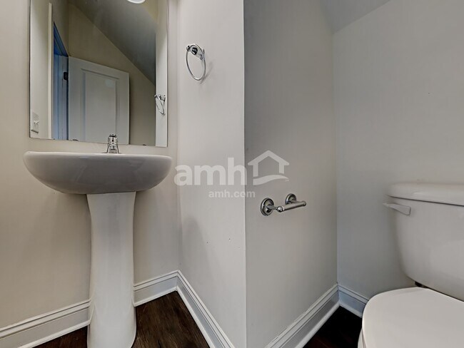 Building Photo - 423 Sablewood Dr