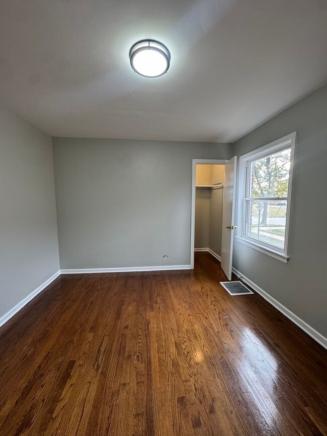 Building Photo - 4 Bedroom 2 Bathroom House in Dolton ! A M...