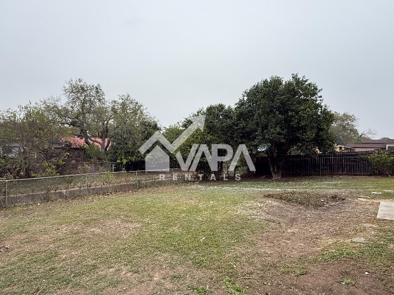 Building Photo - 7817 Leafy Hollow