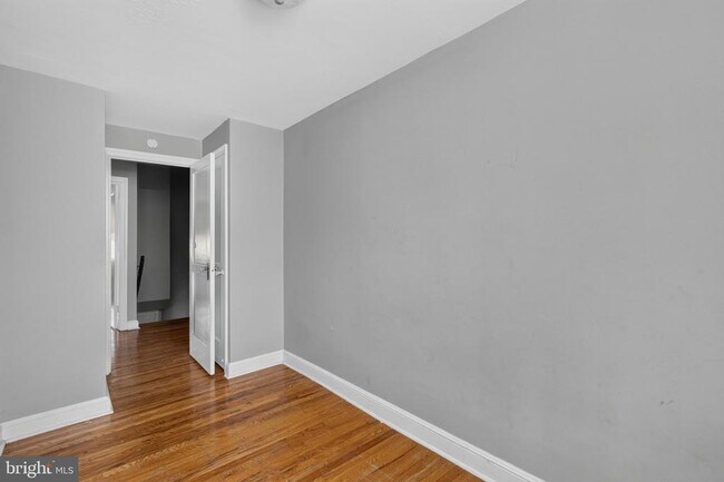 Building Photo - 351 W 22nd St