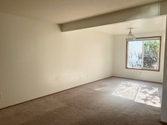Building Photo - Spacious Home with Large Backyard in Union...