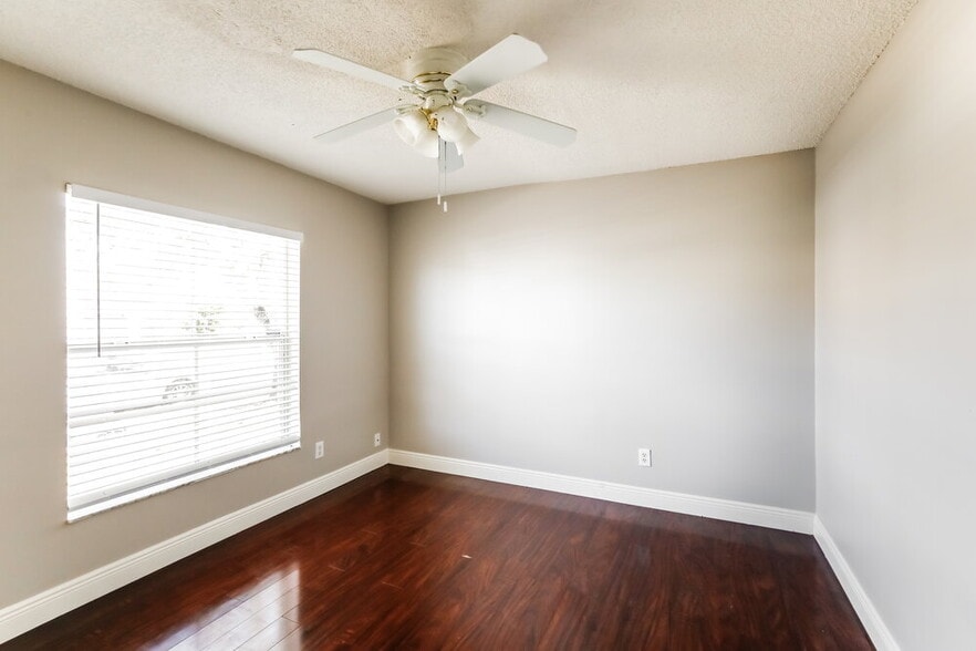 Building Photo - 210 NW 207th Way