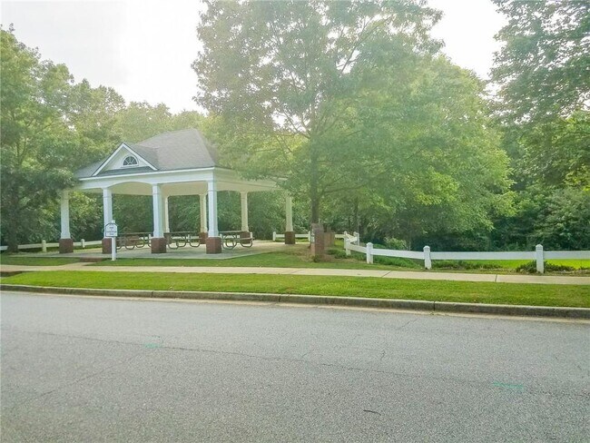 Building Photo - 2680 Hampton Park Dr
