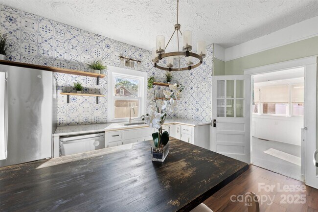 Building Photo - 604 Pearl Ave