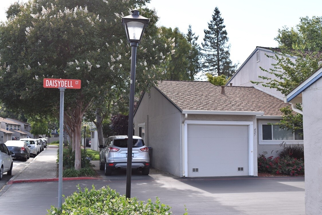 Garage and carport - 497 Daisydell Court
